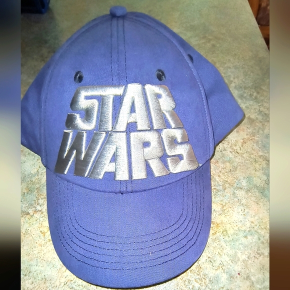 🌟 STAR WARS DISNEY THEME PARKS NWT HAT - Picture 1 of 5